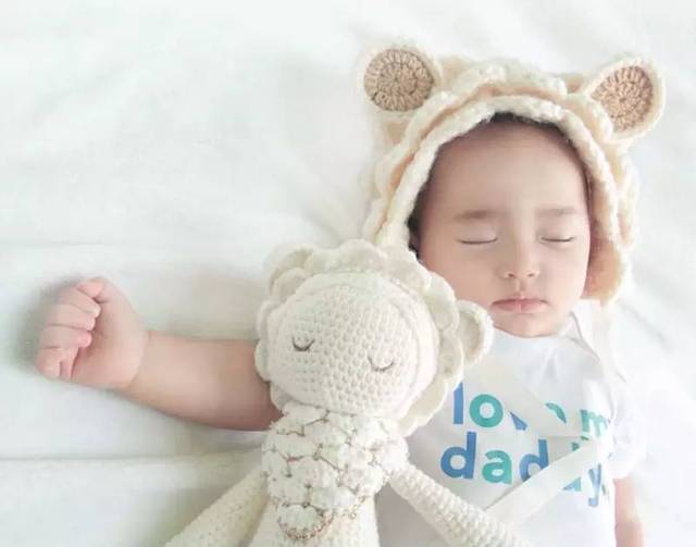 女孩起名嘉和佳哪个好？专家解析与实例推荐